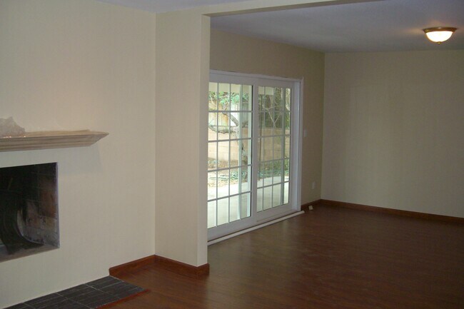 Foto del edificio - 9224 Sophia Ave