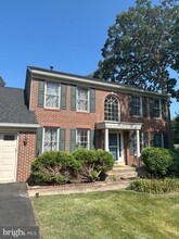 Building Photo - 6015 Marilyn Dr