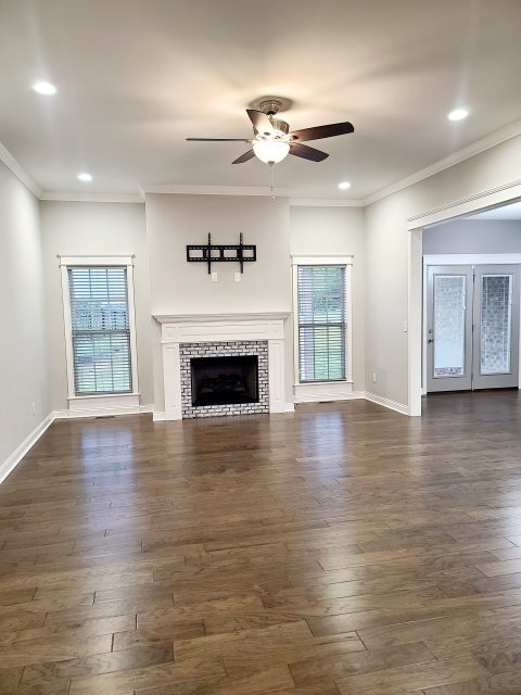 Foto del edificio - 620 Montrose Dr