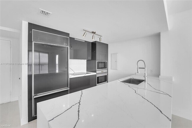 Building Photo - 2 br, 2 bath Condo - 465 Brickell Ave Spec...