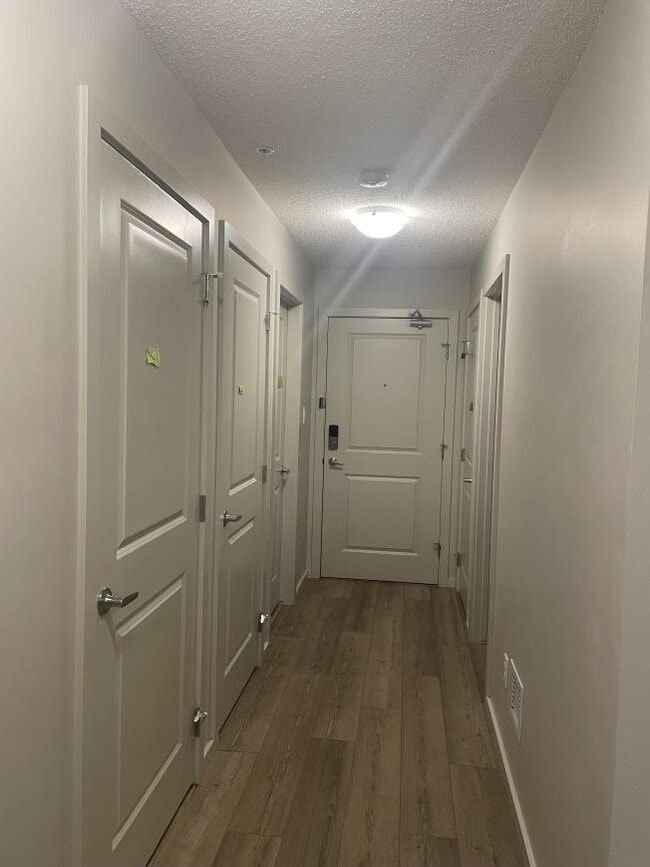 Photo du bâtiment - 2.0 bedroom in Edmonton Alberta T6X 0G6