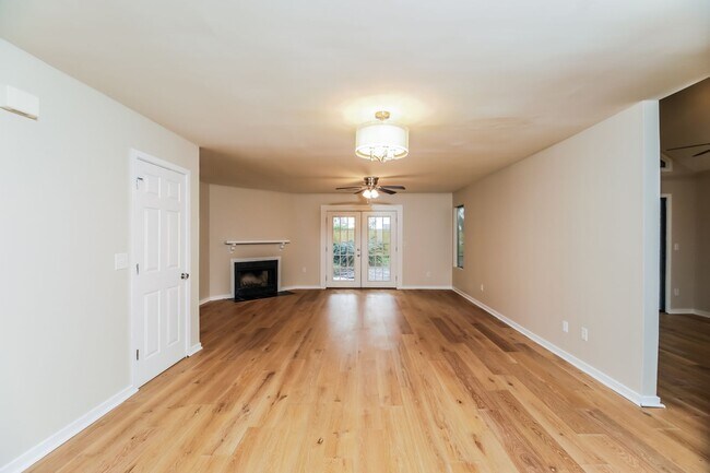 Foto del edificio - 3 bedroom / 2.5 bath Townhome – Spacious T...