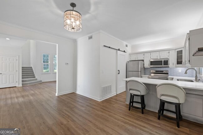 Building Photo - 1410 Club Dr