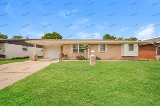 Building Photo - 2605 SW 68th St