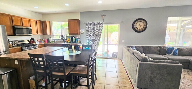 Building Photo - Beautiful Single Story Home - Professional Landscaper included