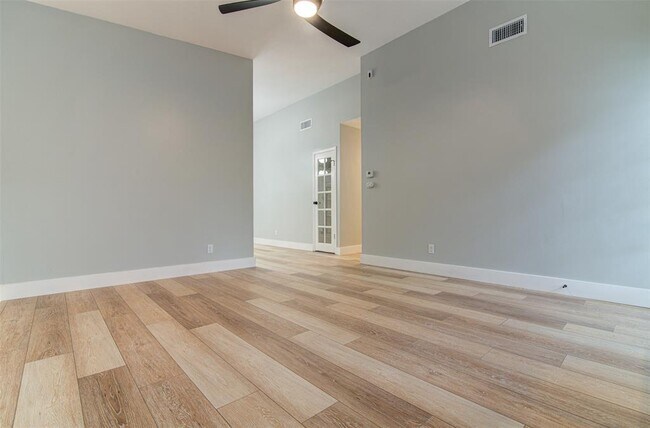Building Photo - 4707 Menchaca Rd
