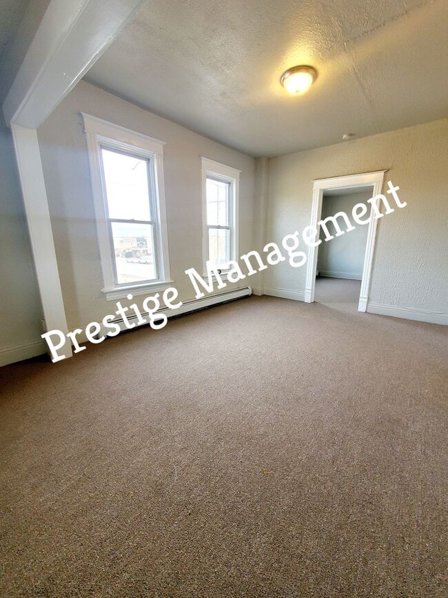 Building Photo - 2 Bedroom Apartment In East Chicago