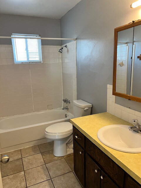 Foto del edificio - Ask us about our Move-in Special!!!   Charming 2-Bedroom Duplex Retreat on Buena Vista Avenue, Va...