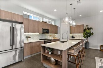 Building Photo - 4935 Zuma Ct