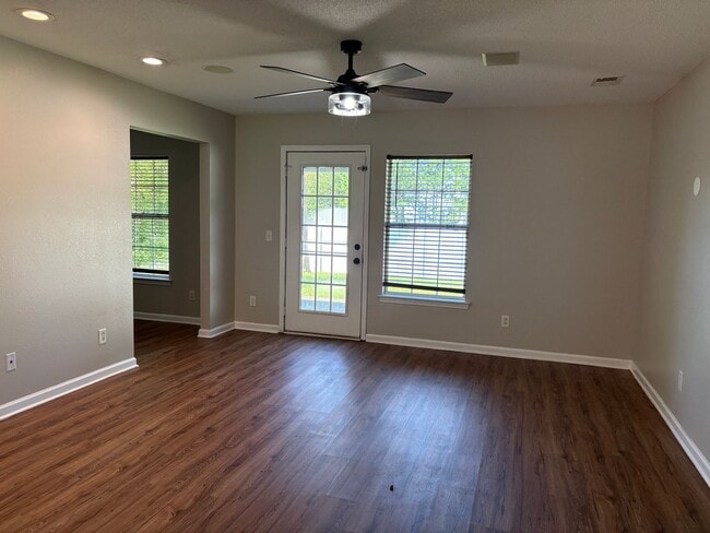 Building Photo - 116 Wax Myrtle Ct