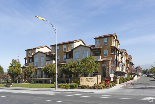 Foto del edificio - Monterey Family Village