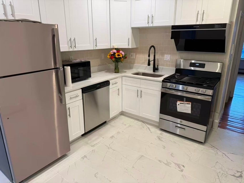 Primary Photo - 63 Middle St