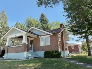 Building Photo - 106 E 2nd S