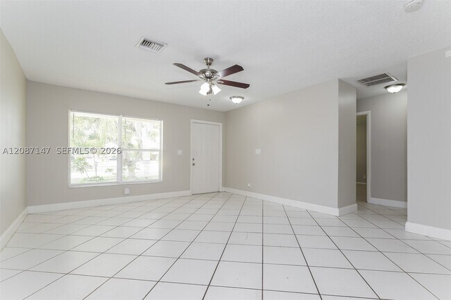 Foto del edificio - 6129 Moonbeam Dr