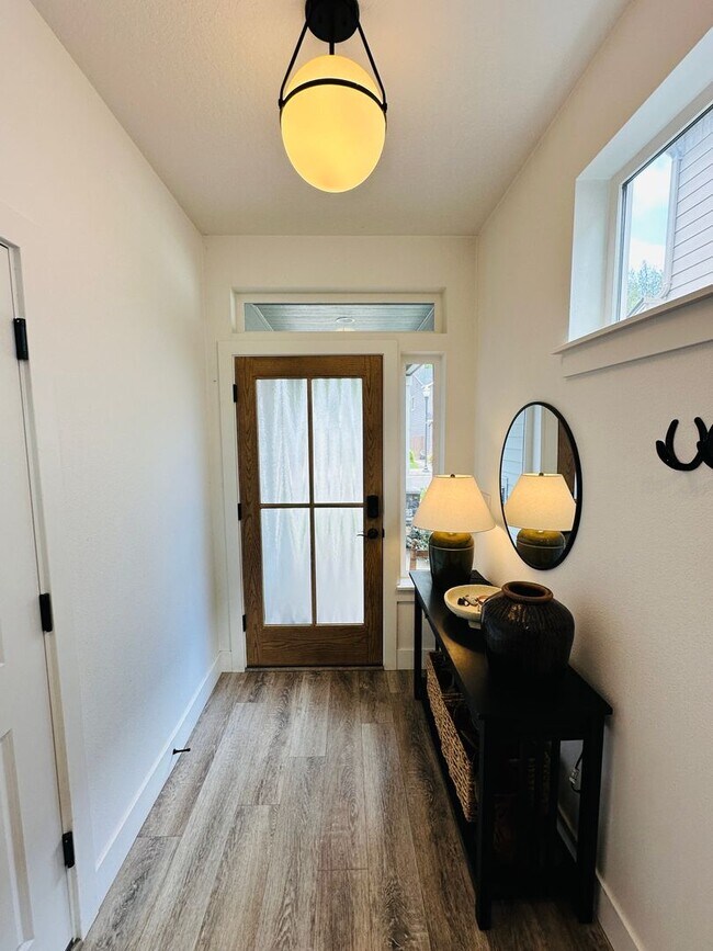 Foto del edificio - Charming Newer Ridgefield Home with Upgrades Throughout