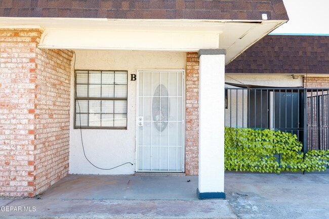 Building Photo - 10818 Ivanhoe Dr