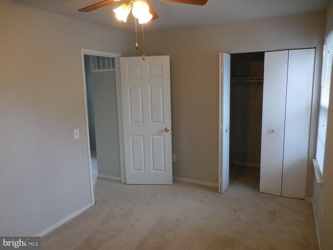 Foto del edificio - 30 Valley Bend Ct