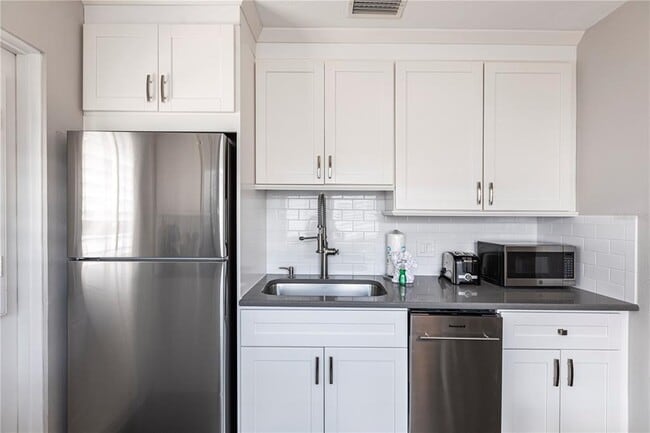 Building Photo - 6020 Midnight Pass Rd