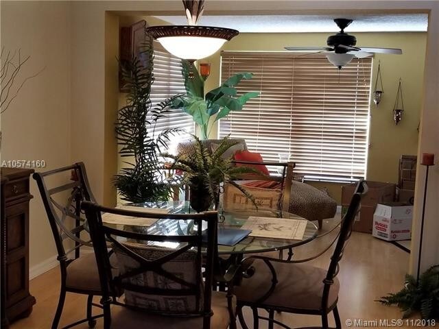 Foto del edificio - 4301 NW 12th Dr