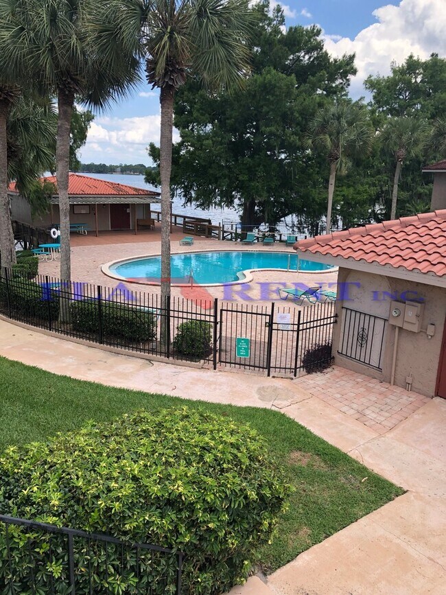 Building Photo - CUTE! LARGE 1 BED / 1 BATH CONDO (CASSELBE...