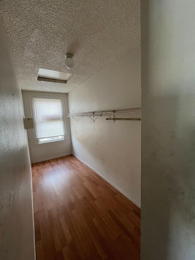 Foto del edificio - 327 E Acacia St