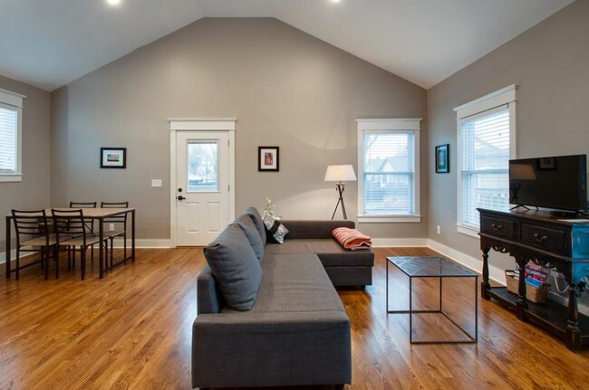 Foto del edificio - 504 Richardson Ave