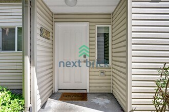 Building Photo - 335 N 105th St