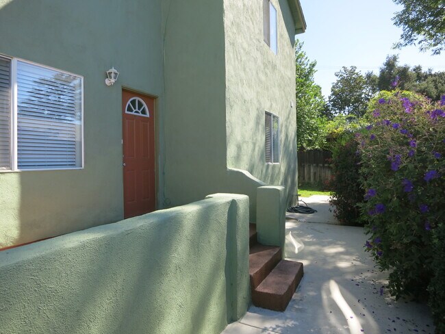 Building Photo - 921 Morada Pl