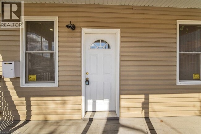 Building Photo - 109 Gertrude St