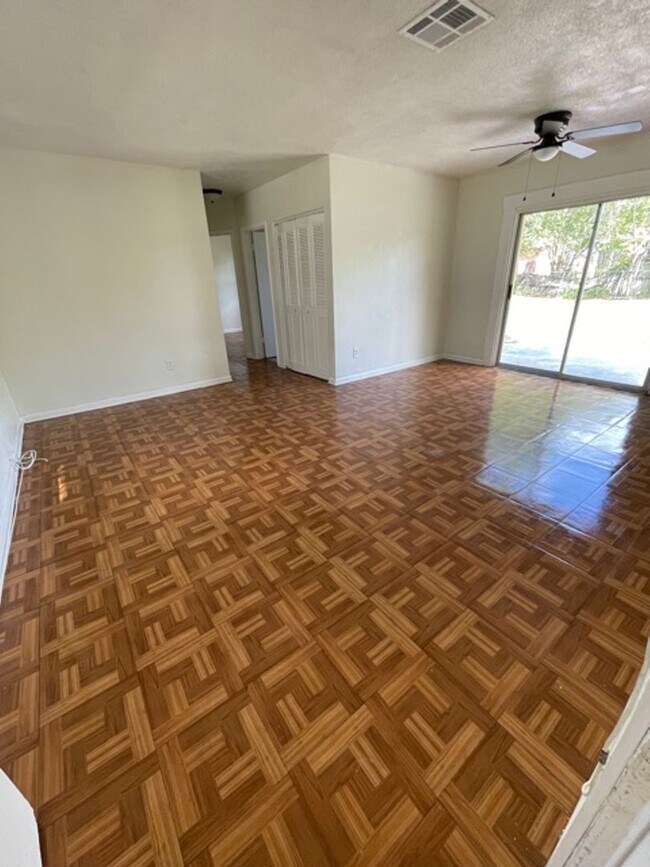 Building Photo - 2 Bed 1 Bath Home | Pet Friendly | Washer ...
