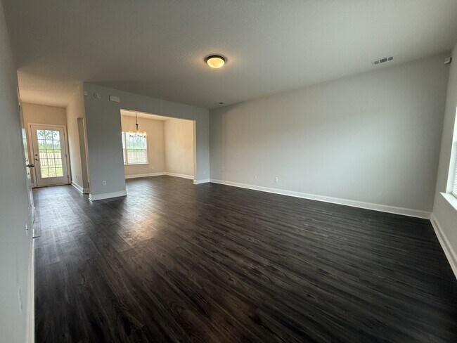 Foto del edificio - 345 Mcclelland Lp NE