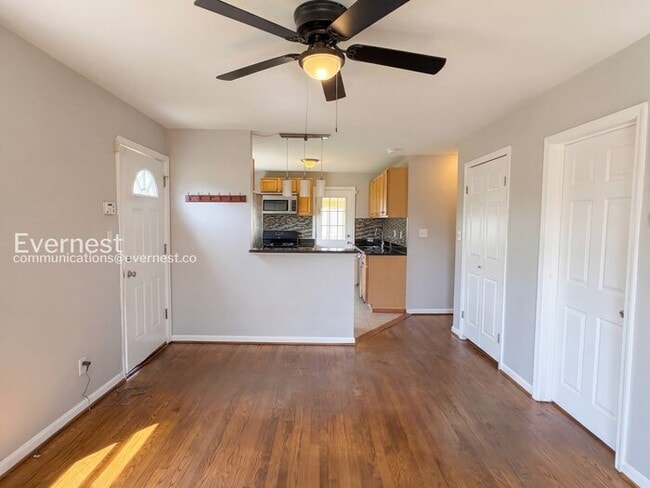 Foto del edificio - 7730 Emerson Rd