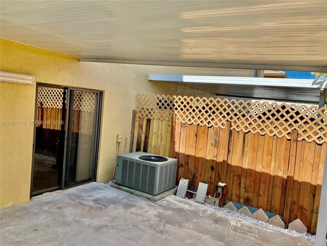 Building Photo - 11115 W Okeechobee Rd