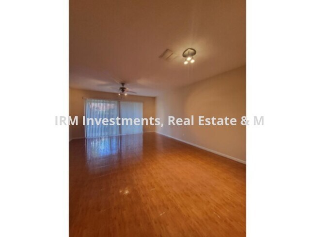 Foto del edificio - 3 bed 2.5 bath Townhome LOFT