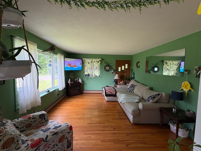 Sala de estar - 132 Piper Rd