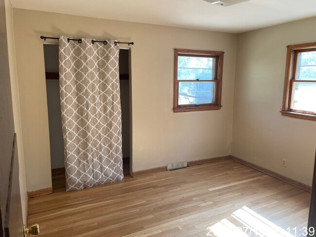 Building Photo - 8711 W Villard Ave