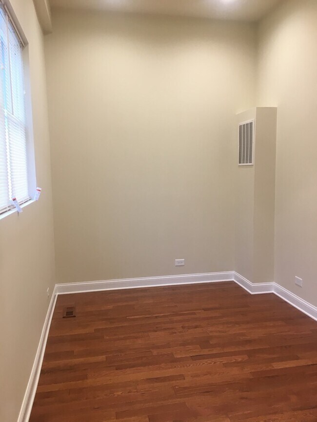 Foto del edificio - 2621 W 71st St