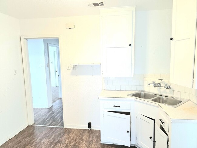 Building Photo - Two Bedroom