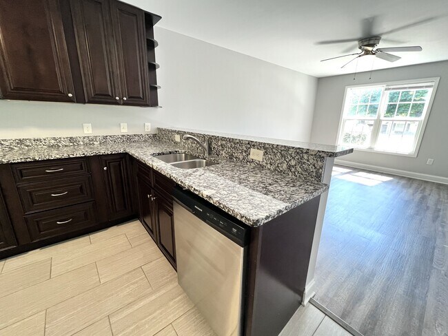Foto del edificio - 432 Central Dr NW