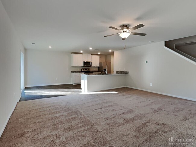 Building Photo - 2118 Southlea Dr