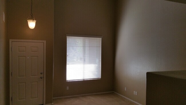 Foto del edificio - 17394 W Holland Ln