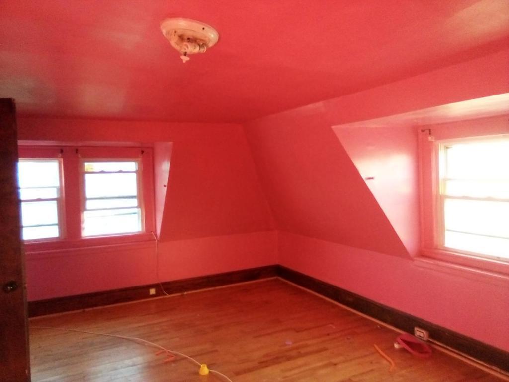 Primary Photo - 32 Sanford Ave