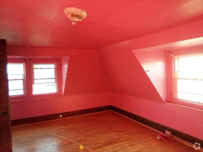 Building Photo - 32 Sanford Ave