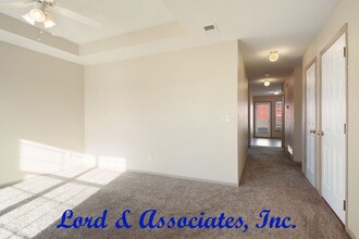 Building Photo - 318 Lois Ln