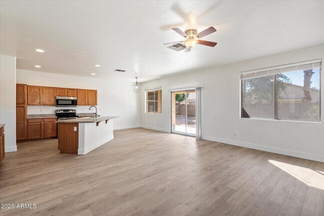 Building Photo - 12565 W Apodaca Dr