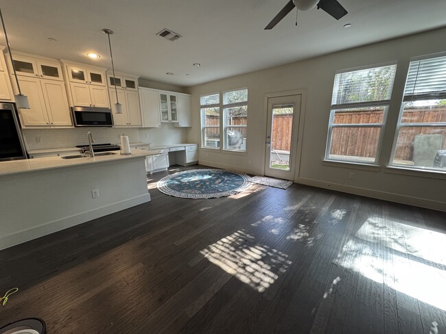 Photo - 2129 Lovedale Ave Apartment