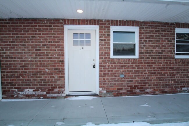 Foto del edificio - Beautifully remodeled and completed 1 bedroom apartment.  FREE MONTH OF RENT!*