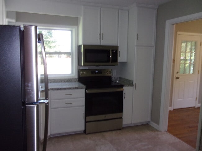 Building Photo - Skipwith Farms - Updated 4-Bedroom Home on Half-Acre Corner Lot