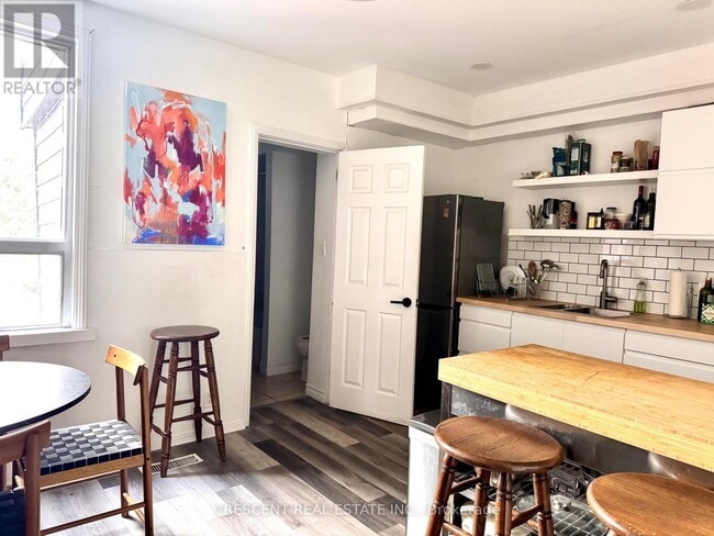 Photo du bâtiment - 1057 Davenport Rd