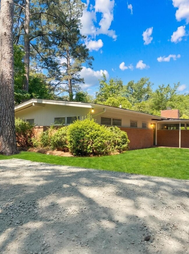 Building Photo - 271 Lakeside Dr